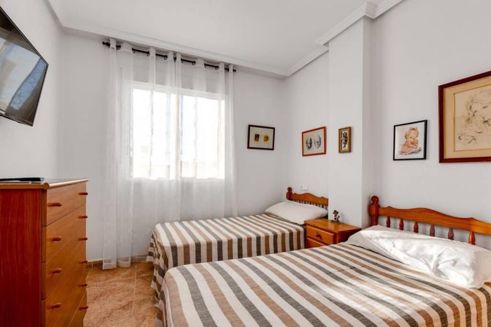 Bed, TV and multimedia, Bedroom