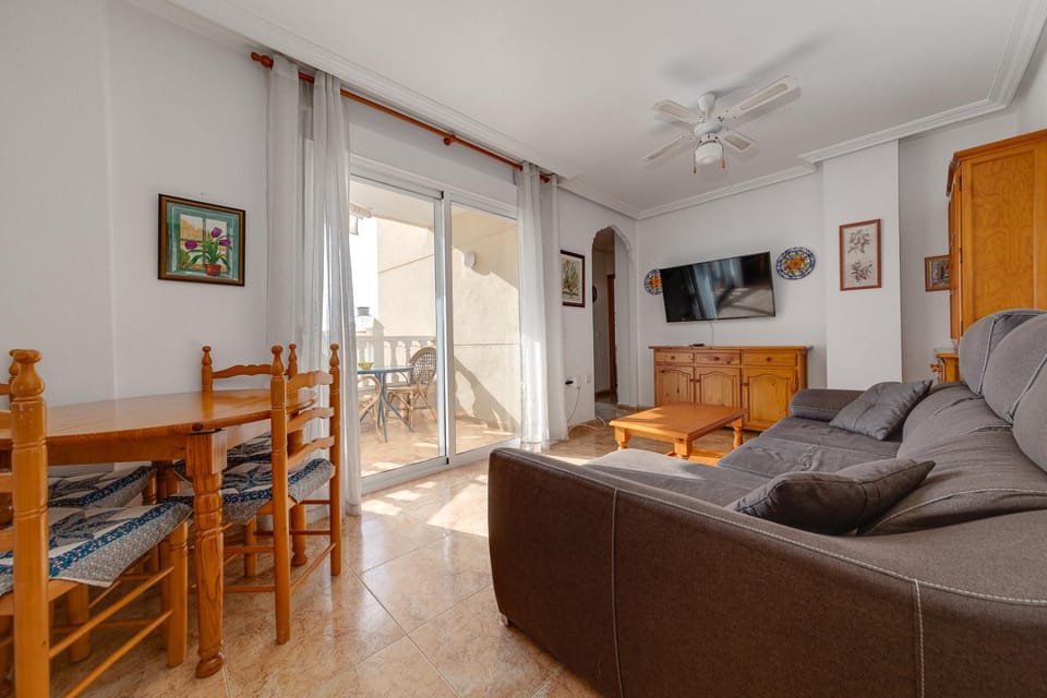 Photo of the whole room, Seating area, Dining area