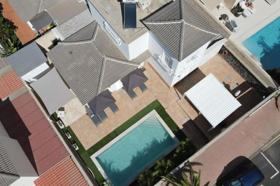 Villa Vanesa luxury private villa with a heated pool, 4 bedrooms and 4 bathrooms Villa in Costa Adeje