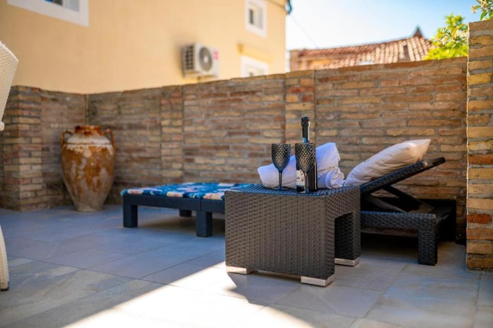 Patio, Balcony/Terrace, Seating area, sunbed