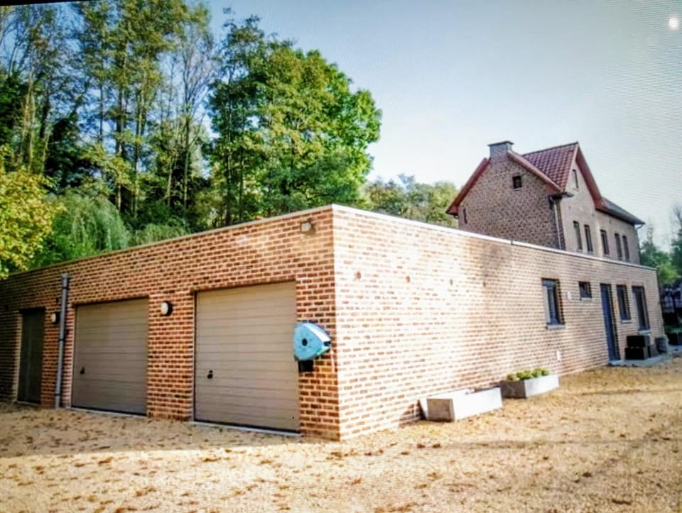 Property building, Day
