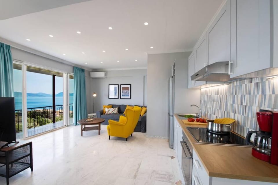 TV and multimedia, Kitchen or kitchenette, Living room, Seating area, Sea view, Sea view