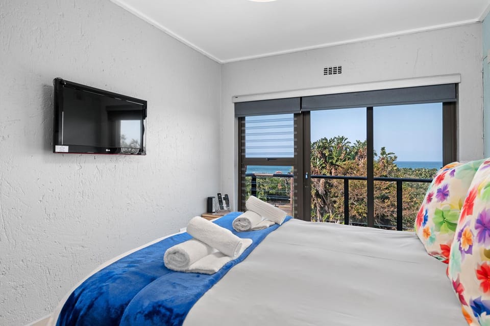 Bed, TV and multimedia, Bedroom