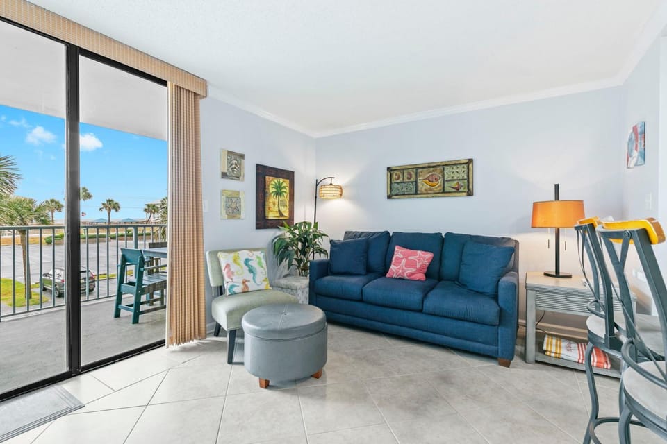 View (from property/room), Living room, Seating area
