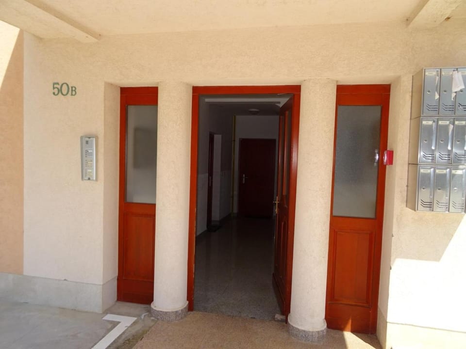 Facade/entrance