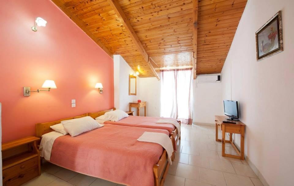 Chryssa Studios Hotel in Argassi