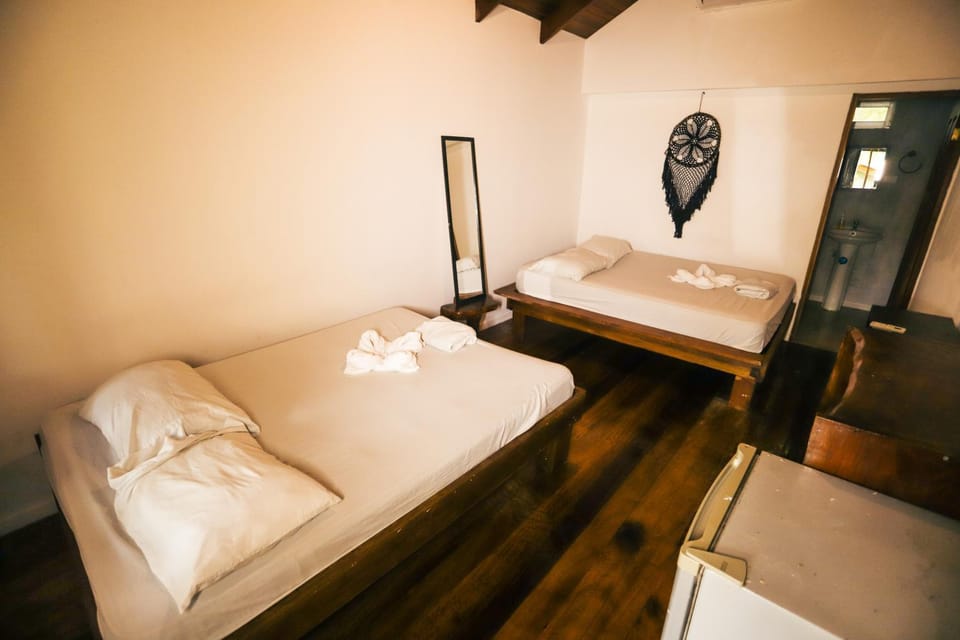 Cabinas Playa Surf Hostel Cabin in Santa Teresa Beach