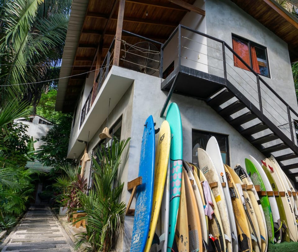 Cabinas Playa Surf Hostel Cabin in Santa Teresa Beach
