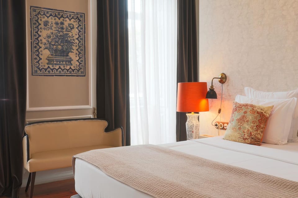 Bed, Other, Decorative detail, Decorative detail