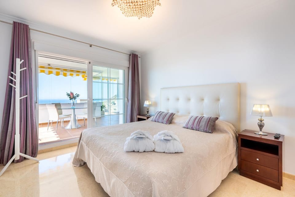 Bed, Photo of the whole room, Bedroom, Sea view