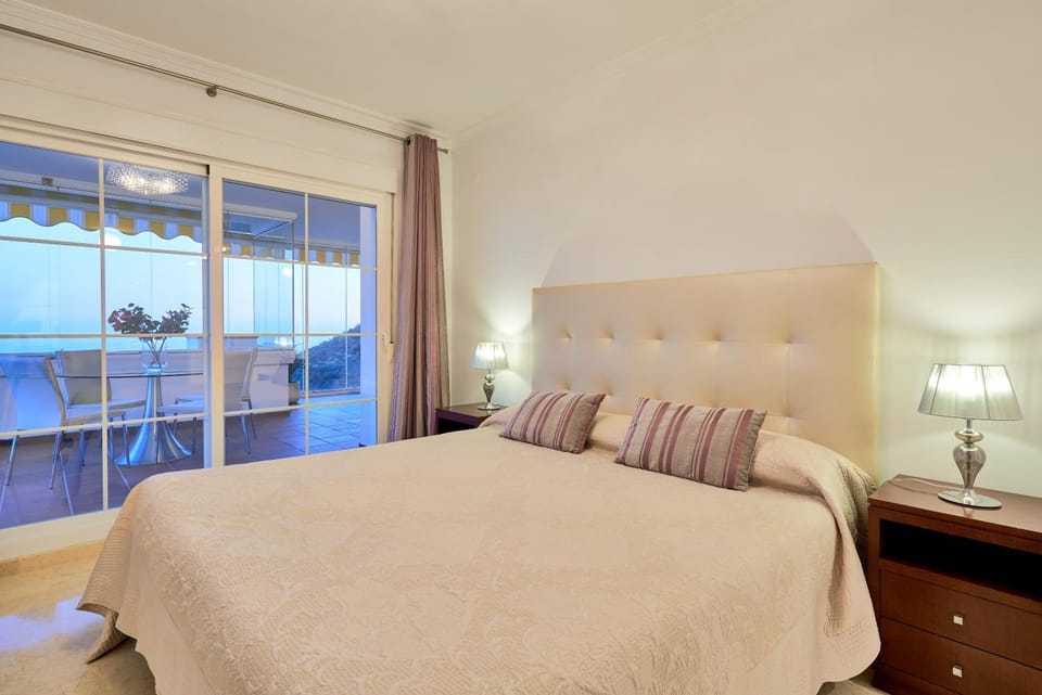 Bed, Photo of the whole room, Bedroom, Sunset