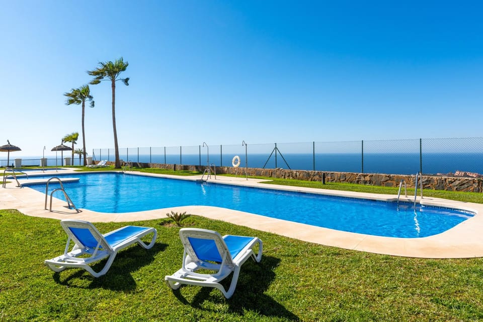 Day, Natural landscape, Pool view, Sea view, Swimming pool, Swimming pool, sunbed