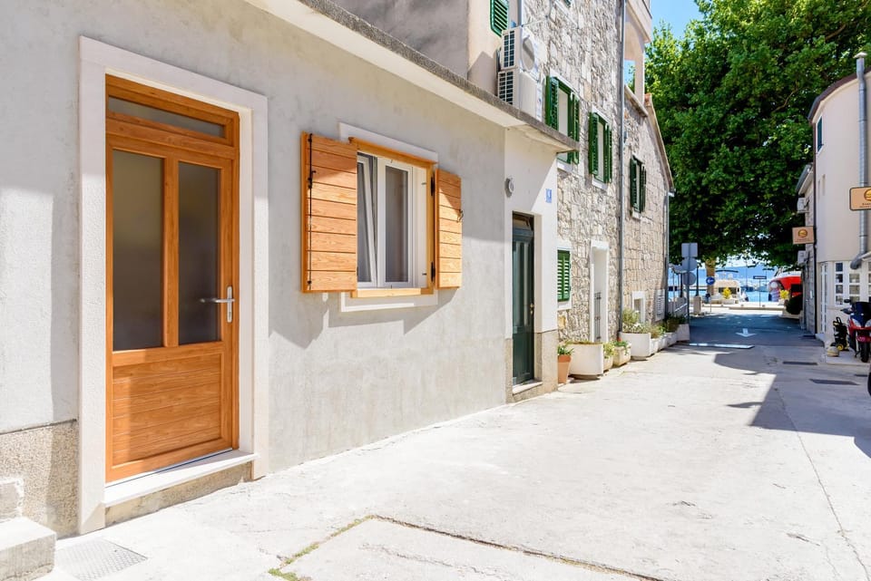 Property building, Facade/entrance