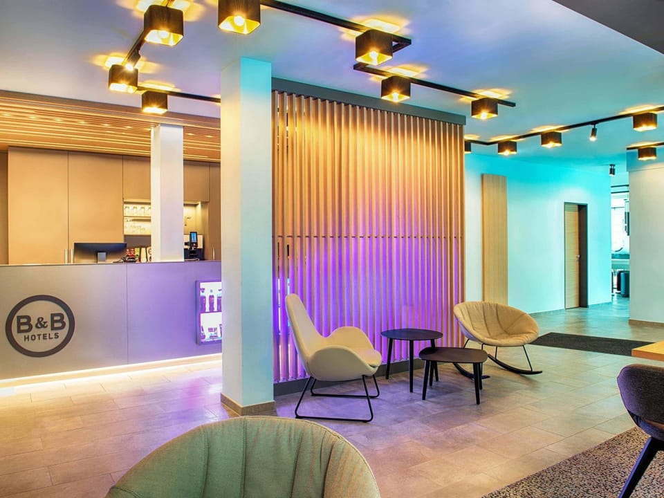 Lobby or reception, Photo of the whole room