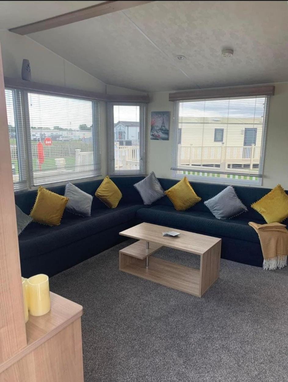 8 Berth 3 bed caravan Golden palm ML9 Campground/ 
RV Resort in Chapel Saint Leonards