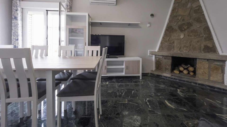 Living room, Dining area, air conditioner