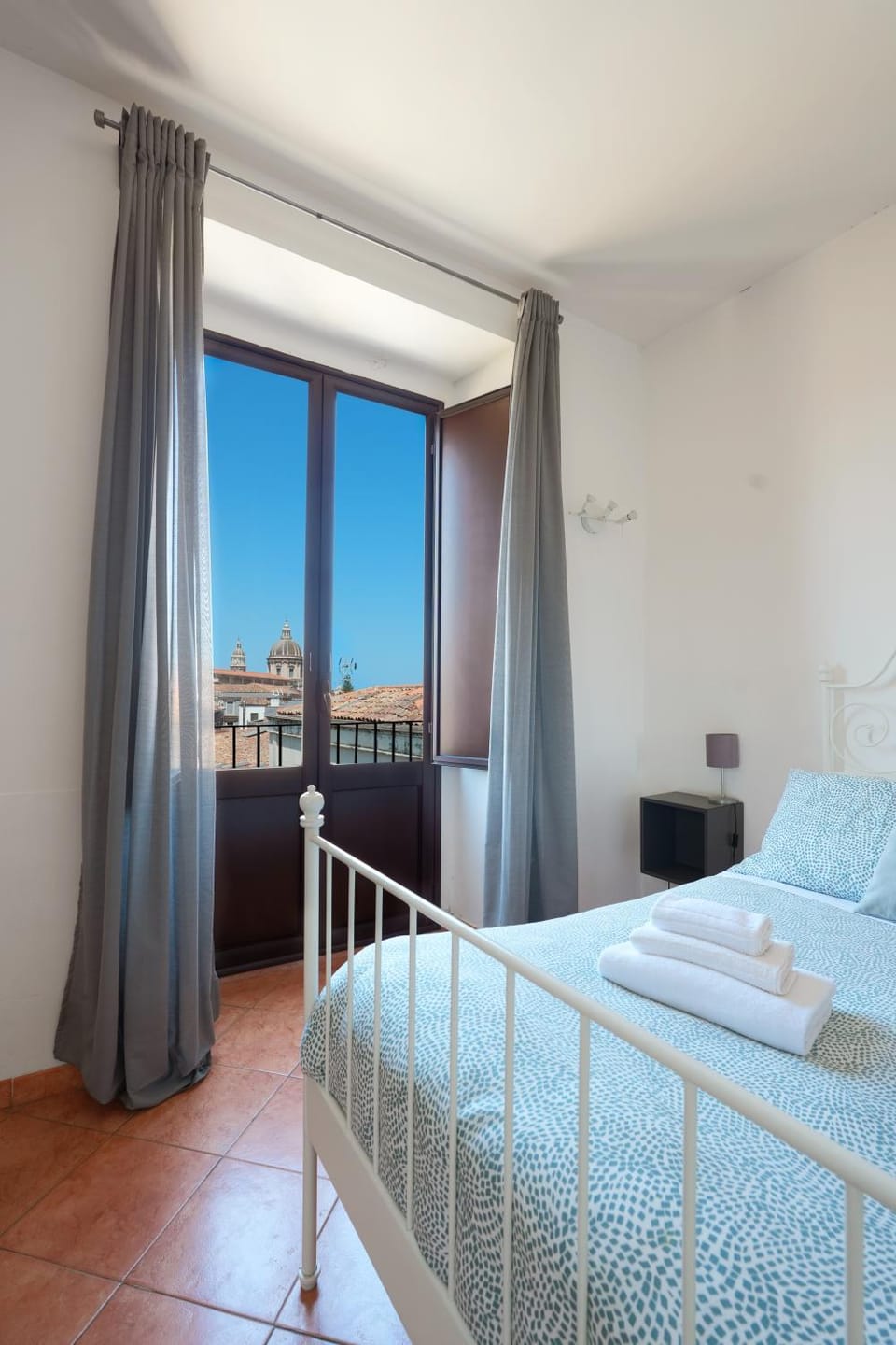 Bed, View (from property/room), Balcony/Terrace, Photo of the whole room, Bedroom