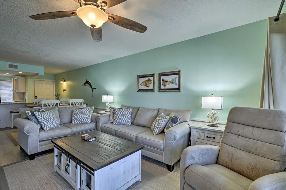 Resort Retreat w/ Private Porch + Water Views House in Isla del Sol