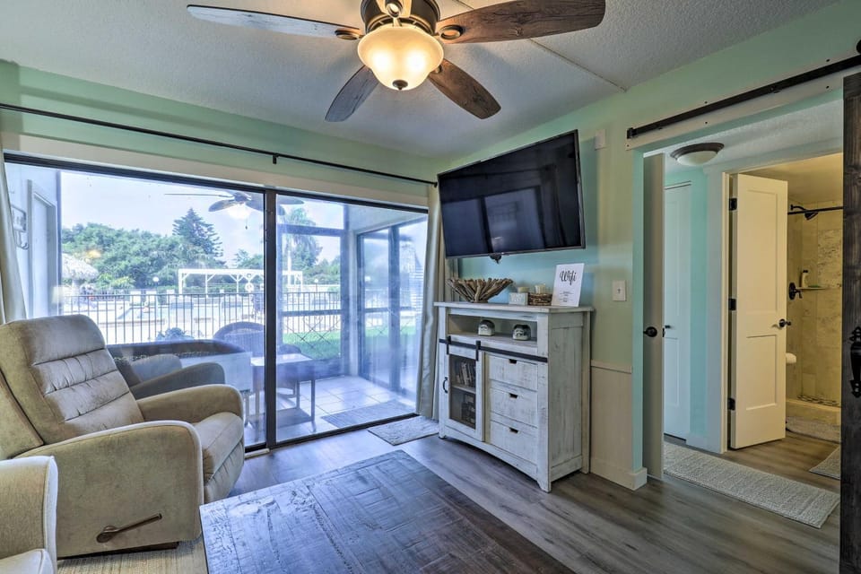 Resort Retreat w/ Private Porch + Water Views House in Isla del Sol