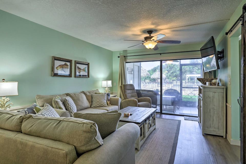 Resort Retreat w/ Private Porch + Water Views House in Isla del Sol