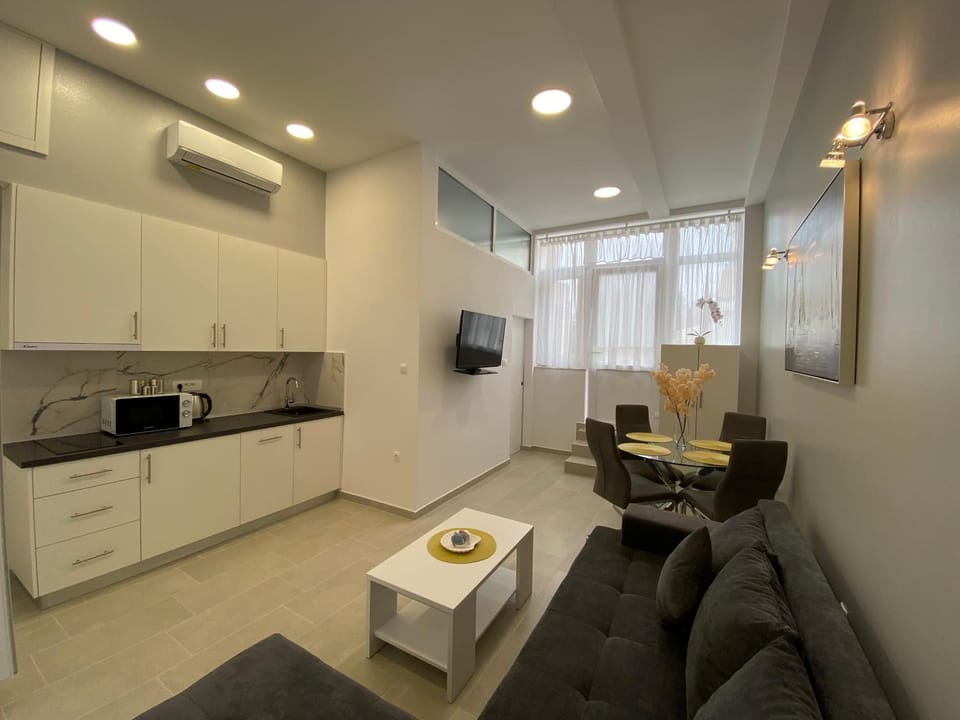 Kitchen or kitchenette, Living room, Seating area, Dining area