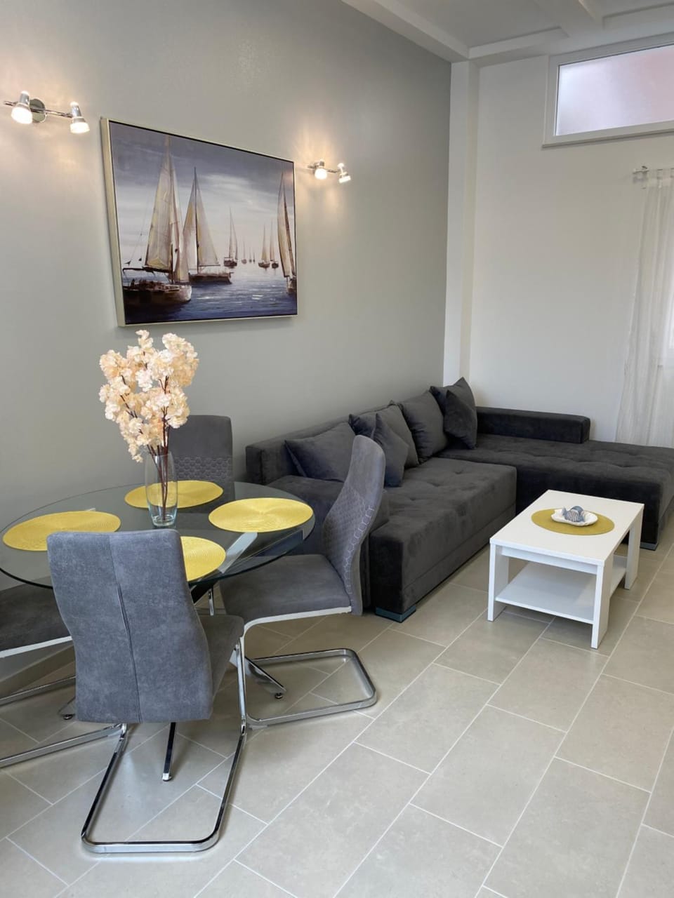 Seating area, Dining area
