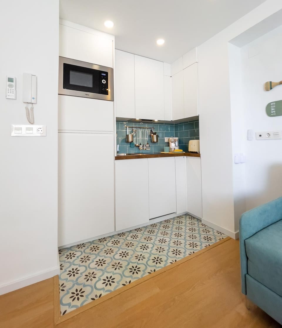 Kitchen or kitchenette, kitchen