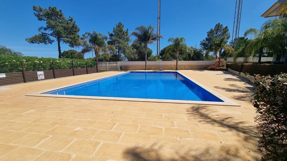 Day, Swimming pool