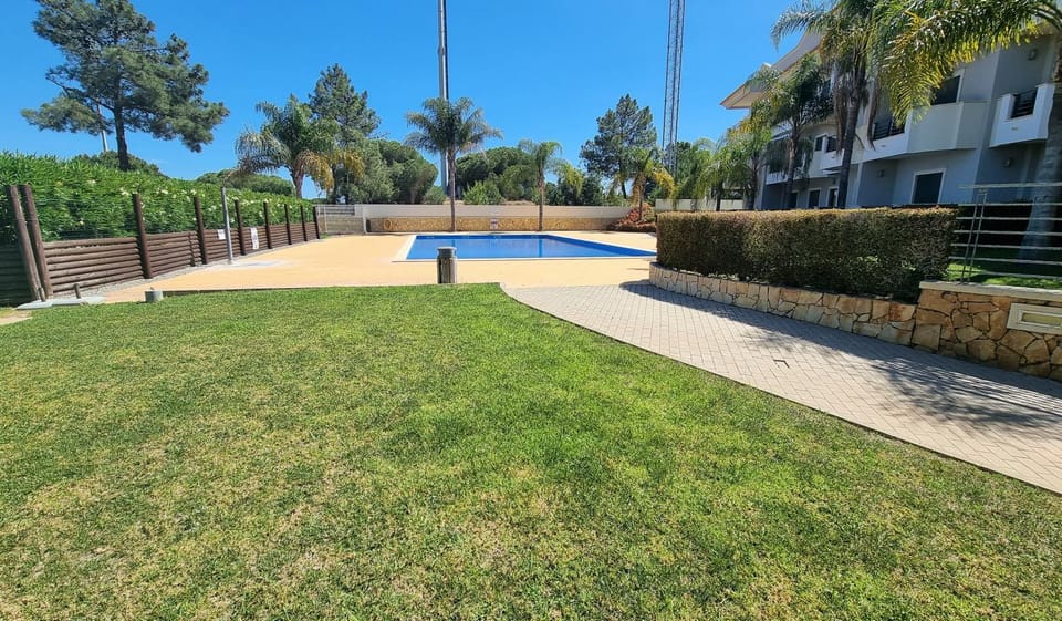Property building, Day, Garden, Swimming pool