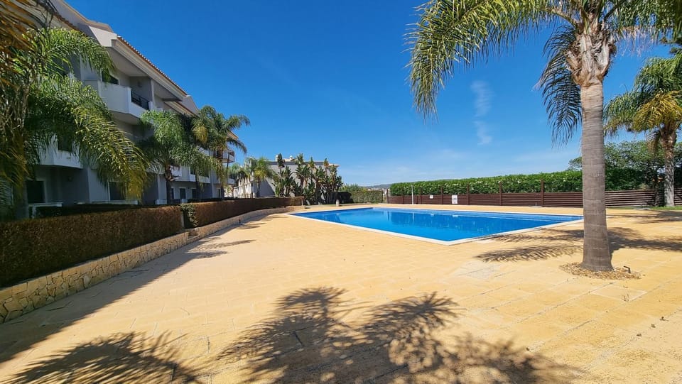 Property building, Day, Swimming pool