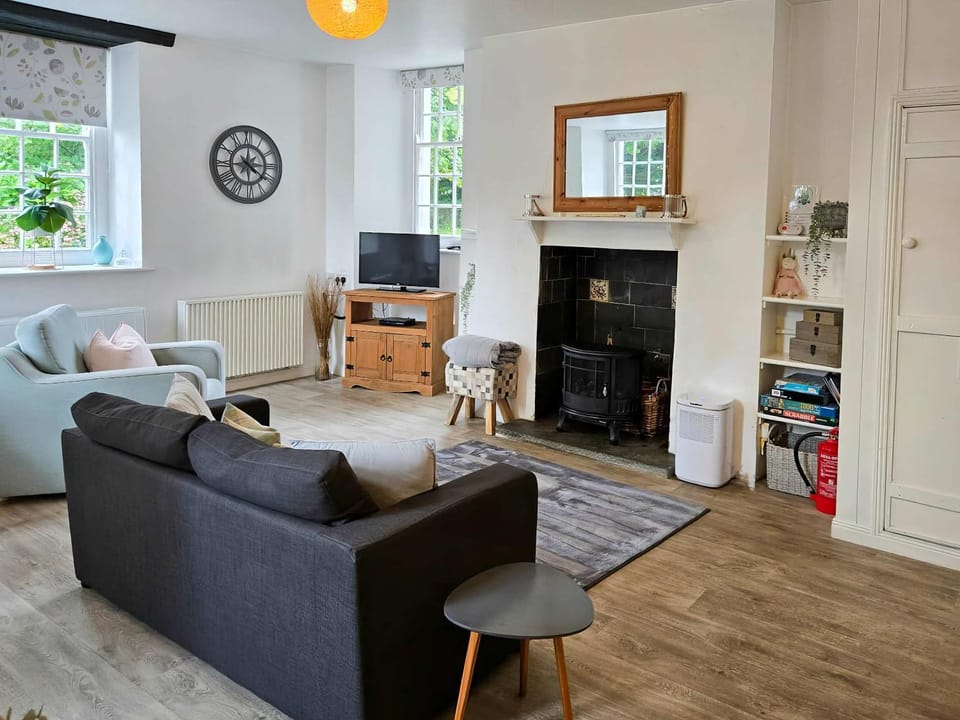 TV and multimedia, Living room, Seating area