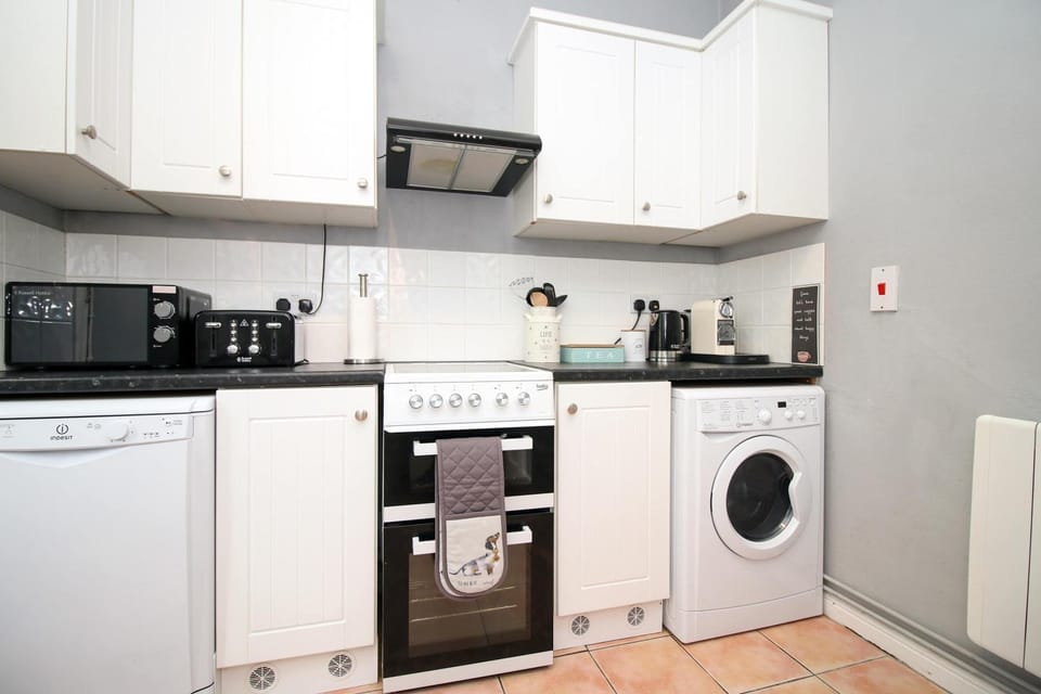 Coffee/tea facilities, Kitchen or kitchenette, oven