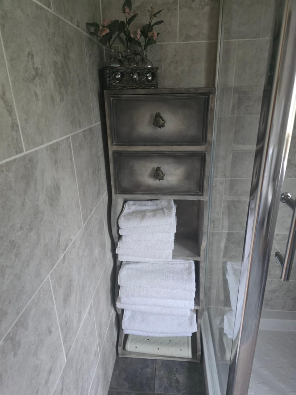 Bathroom, towels