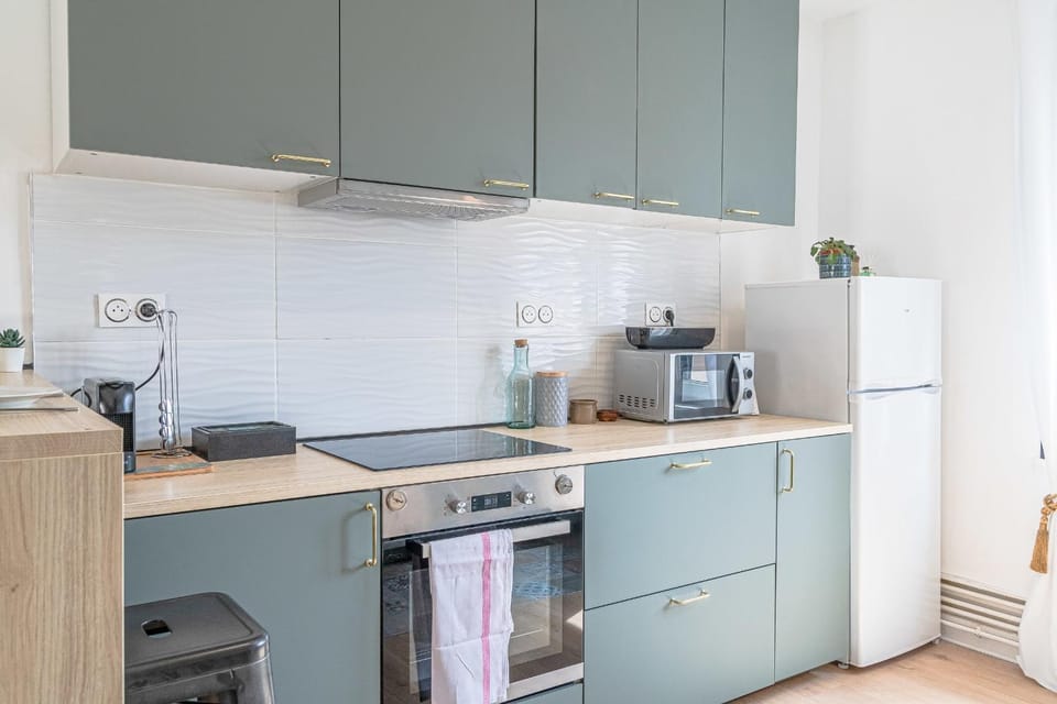 Kitchen or kitchenette