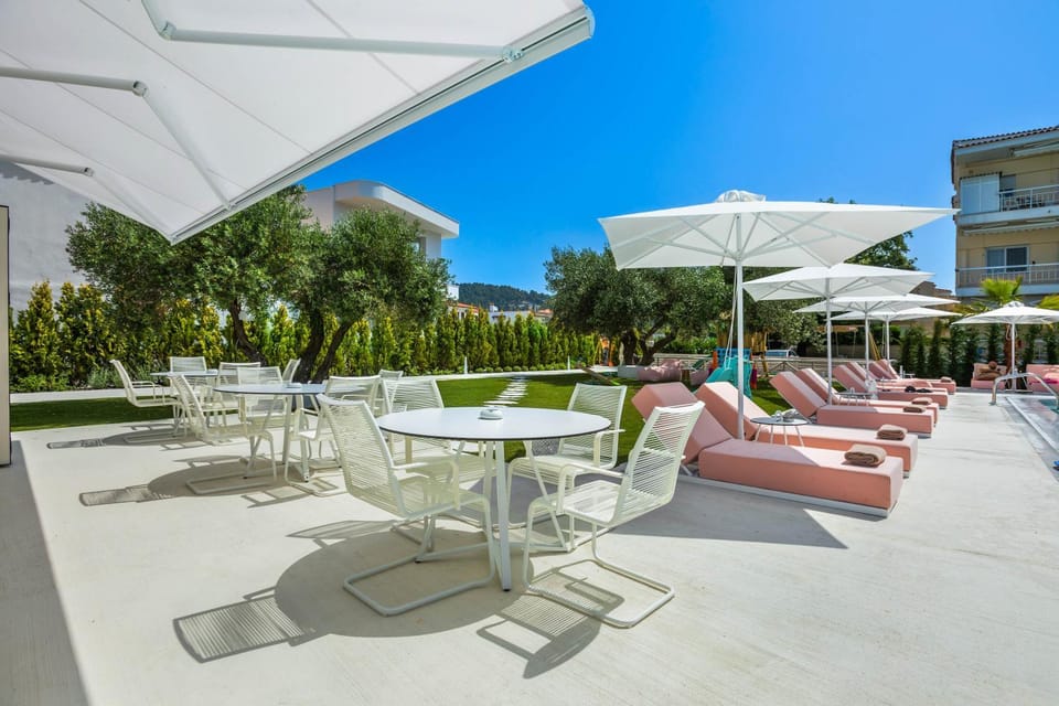 Seating area, sunbed