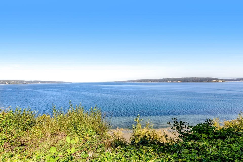 Saratoga Waterview Escape House in Camano Island