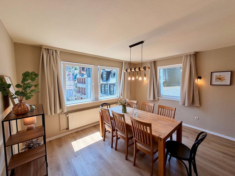Living room, Seating area, Dining area
