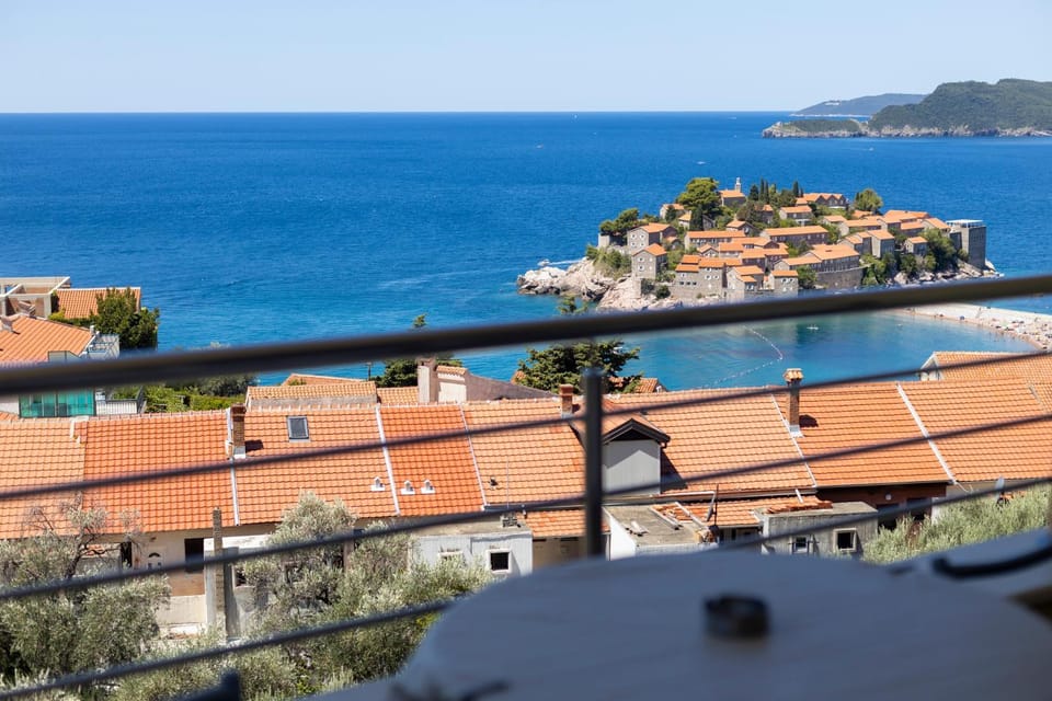 BMV room with west island view Apartment in Sveti Stefan