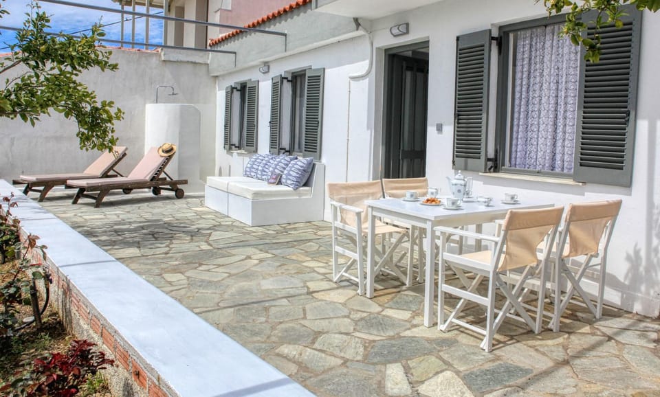 Patio, Facade/entrance