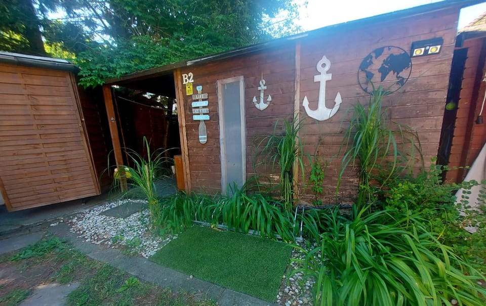 BEACH BUNGALO, Terrace, wifi, FAHÁZ, AC, BBQ, parking Luxury tent in Siófok
