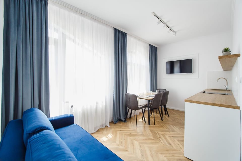 Communal lounge/ TV room, Kitchen or kitchenette, Living room, Seating area, Dining area