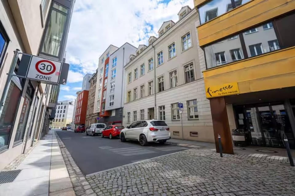 Street view, Quiet street view