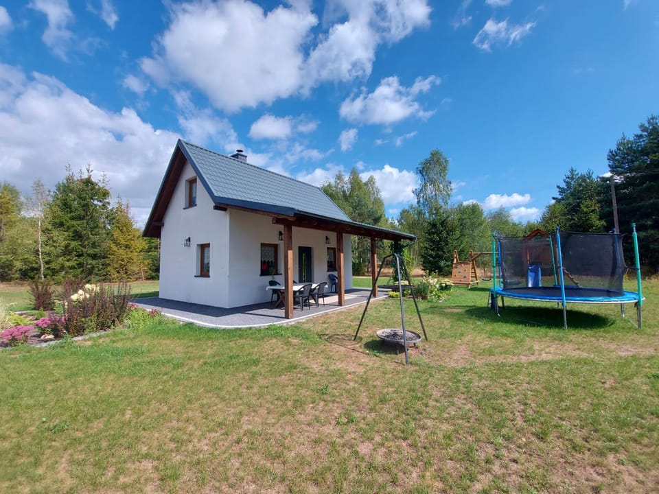 Shower, Property building, Facade/entrance, Day, Natural landscape, Summer, BBQ facilities, Children play ground, Garden, Garden view, Family, kitchen