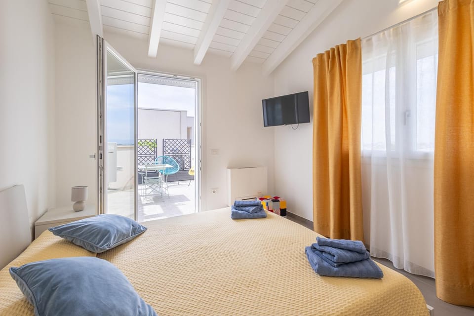 Bed, Balcony/Terrace, Bedroom