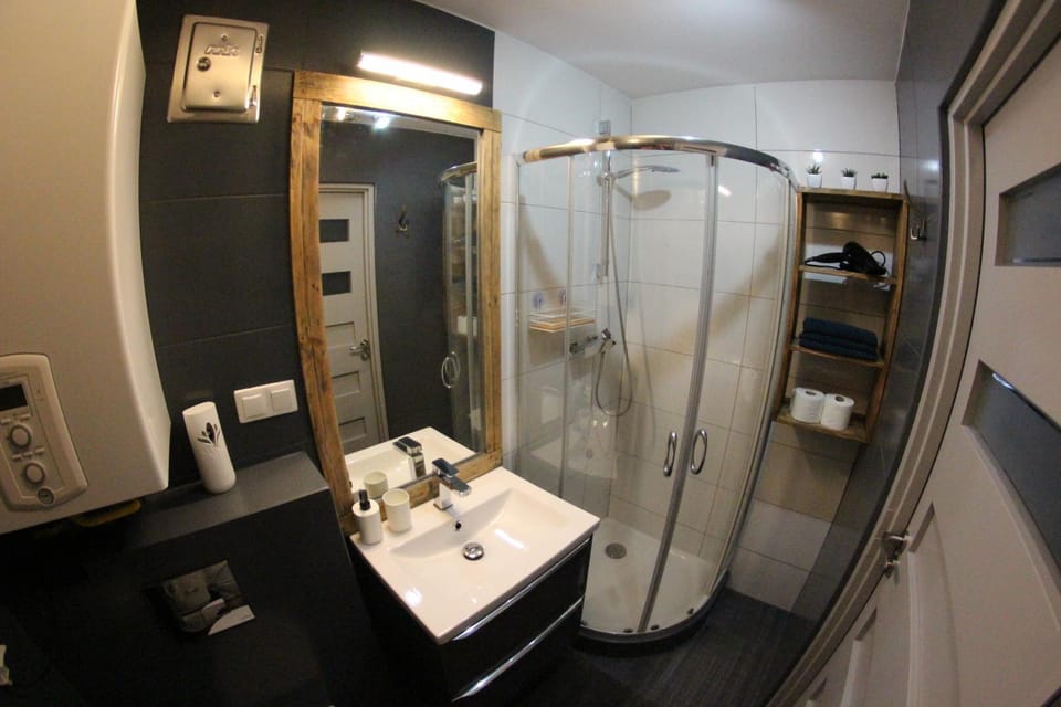 Shower, Bathroom, towels