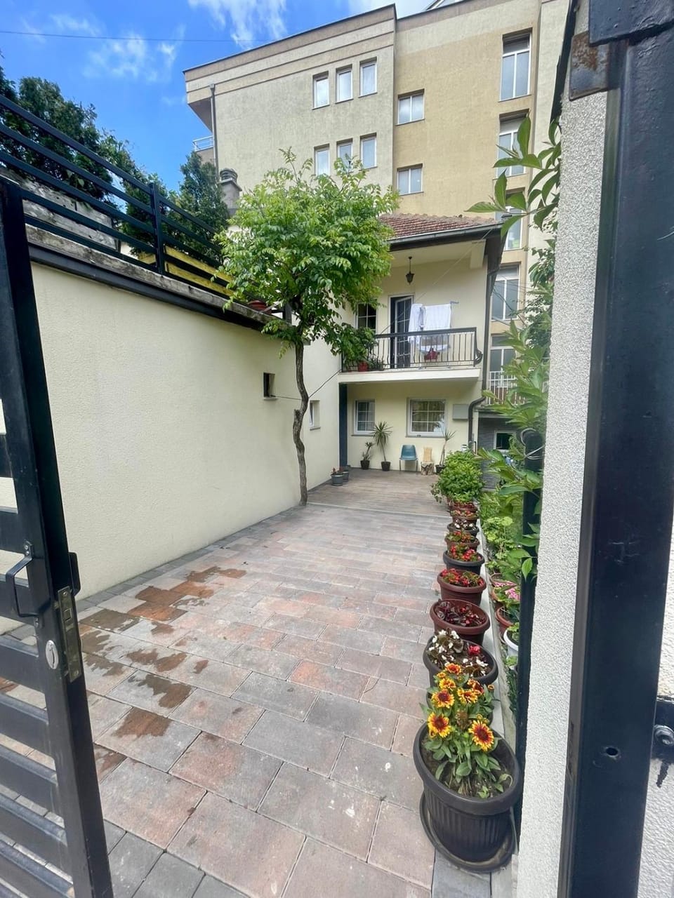 Property building, Day, Garden, View (from property/room), Balcony/Terrace, Garden view
