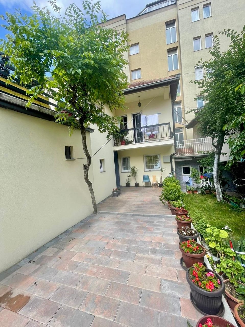 Property building, Spring, Day, Garden, Garden view