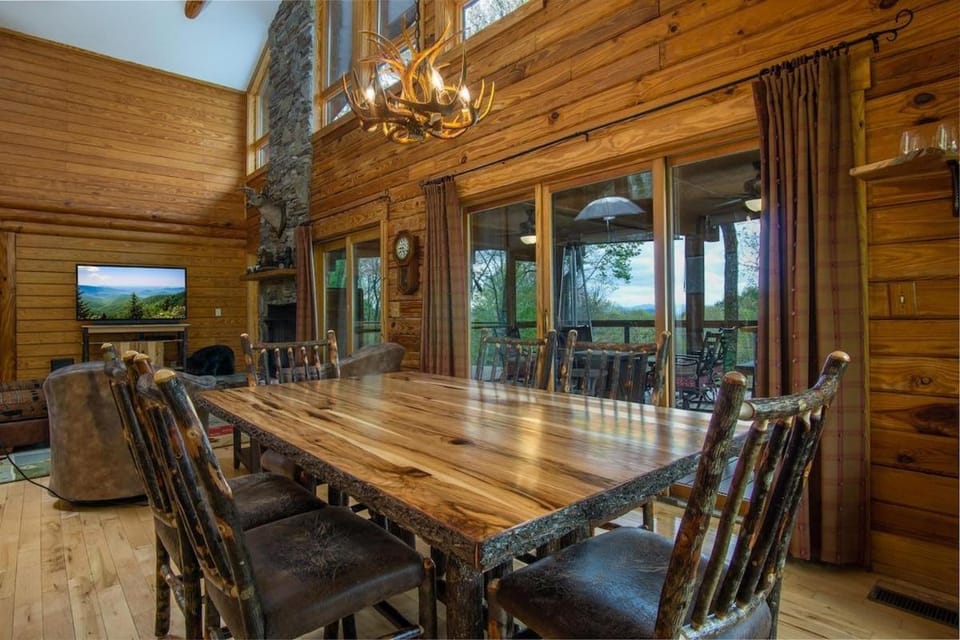 Blissful Bears Mountain · Blissful Bear Cabin, Long Range View 2 Cabin in Tennessee