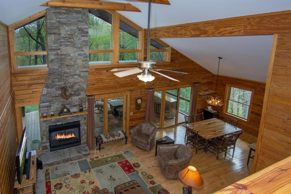 Blissful Bears Mountain · Blissful Bear Cabin, Long Range View 2 Cabin in Tennessee
