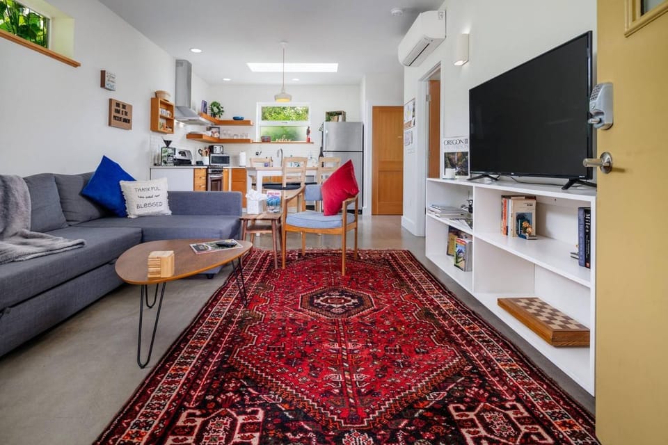 Under The Cedars Guesthouse House in Portland